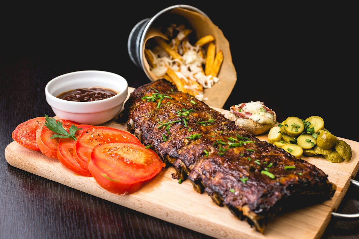 Charcoal-grilled ribs board with sides