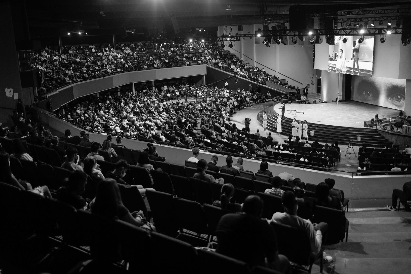 A full auditorium during an evening talk